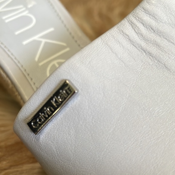 Calvin Klien dandles. - Picture 5 of 9